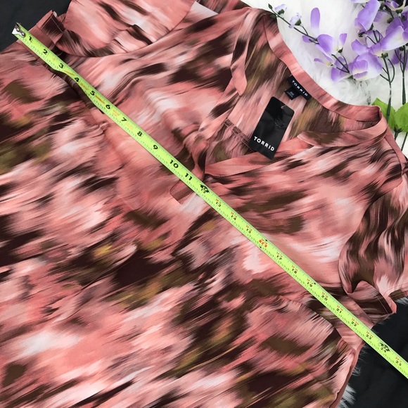 Torrid blouse multi print size 00 NWT - Picture 7 of 7